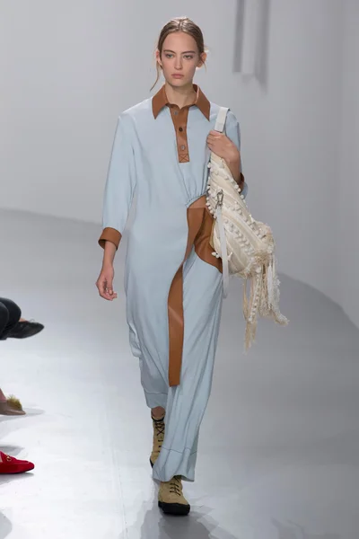 Look 11